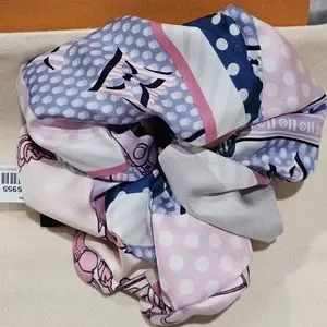 LOUIS VUITTON SCRUNCHIE HAIR ACCESSORY HAIR RIBBON CREME PINK MONOGRAM LARGE SIZ v_17439952_1667326593607_bg_pr  main image 4